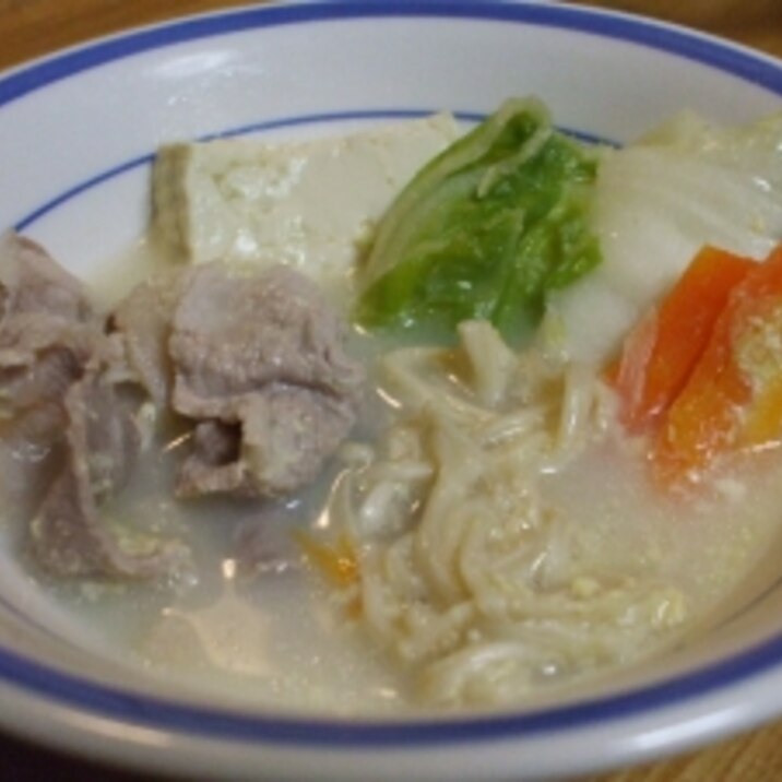 ラーメンスープで豆乳鍋